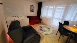 Posezení v ubytování Hermes Sauna Jacuzzi + 15 fotografií