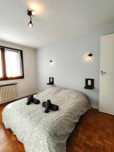 Postel nebo postele na pokoji v ubytování Le Maurice - Proche hôpital - hyper centre - Wifi + 11 fotografií