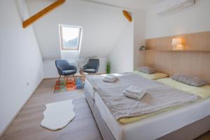 Postel nebo postele na pokoji v ubytování Hotel Rusava 2 depandance + 23 fotografií