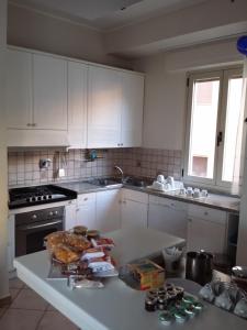 Kuchyň nebo kuchyňský kout v ubytování B&B Domus Benedicta