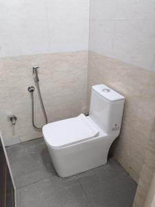 Et badeværelse på The Sparrow House 2BHK Ground Floor