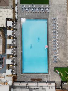 Πισίνα στο ή κοντά στο Middle Beach Hotel