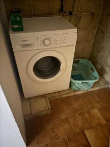 Afbeelding uit fotogalerij van Apartment with kitchen, double bed, TV, S-Bahn 5 min in Dietzenbach