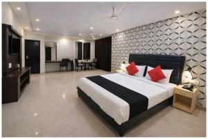 Photo de la galerie de l'établissement New Krishna Deluxe Residency near Lucknow Juncation # Free Wi-Fi and Room Service Facilities # Fully Air conditioning Premium Room - Best Premium Hotel In Lucknow, à Lucknow 11 autres photos