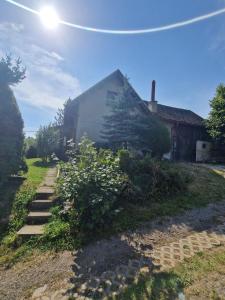 ein Haus mit einigen Büschen davor in der Unterkunft Family house with garden in Karlovice
