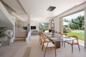 TV a/nebo společenská místnost v ubytování Villa Maynaya