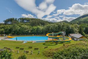 Bazén v ubytování Hotel Rusava nebo v jeho okolí