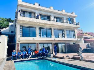 Swimmingpoolen hos eller tæt på Bluff Accommodation Aybriden Self-Catering