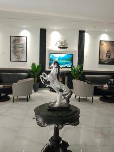 Et opholdsområde på Power Stay Hotel