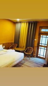 Postel nebo postele na pokoji v ubytování Himalayan The Walnut Homestay