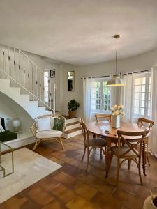 Et opholdsområde på Domaine Loiseau Bleu, Villa Fruitier, 15m from the Beach, Sainte-maxime