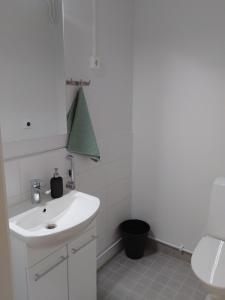 Ένα μπάνιο στο Varakoti Iines