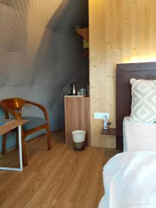 Ảnh trong thư viện ảnh của Khoj The Lake Trail ở Nārkanda