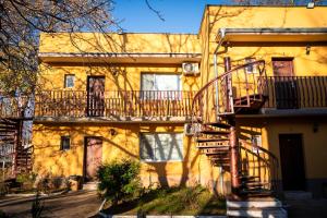 ein gelbes Gebäude mit Treppen und Balkonen darauf in der Unterkunft Хотел Олимпийски Надежди in Vratsa