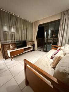 En eller flere senge i et værelse på RESORT VG SUN CUMBUCO Vista Mar Kite + 13 billeder