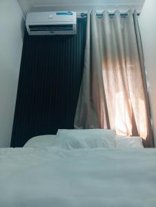 Postel nebo postele na pokoji v ubytování Heirloom Luxury Hotel and Apartments