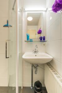 Et badeværelse på Bungalow including 4 bikes