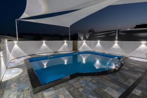 Swimmingpoolen hos eller tæt på Villa Naomi Bjelovar