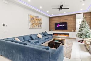 Et tv og/eller underholdning på Spacious Luxury Home 6BR HVAC Free Parking Pet Friendly