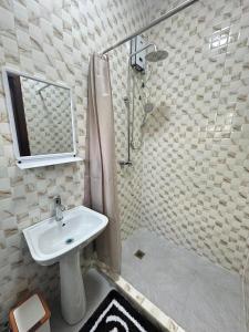 Et badeværelse på EdenRose Home Apartment 1,2,3 n,4 + 18 billeder