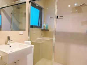 Et badeværelse på Home of Ringwood - Wilana + 9 billeder