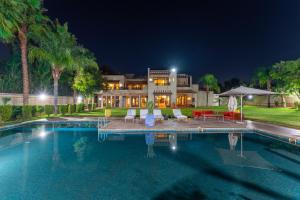 Swimmingpoolen hos eller tæt på Luxury Villa GoldPalm Marrakech