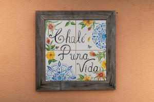 een foto van een lijst met een hallo fina viola bij Mirante - Chalé Pura vida in Uruçuca