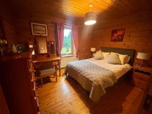 Postel nebo postele na pokoji v ubytování Norfolk lodge with hot tub