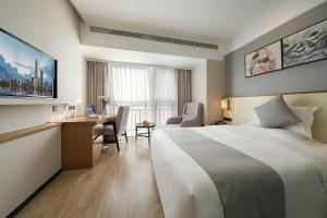 Ένα ή περισσότερα κρεβάτια σε δωμάτιο στο Hongdu Hotel