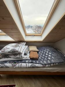 Postel nebo postele na pokoji v ubytování Tatrzański Widok na góry, Jacuzzi, Sauna, parking