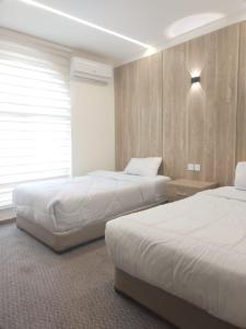 En eller flere senge i et værelse på Power Stay Hotel