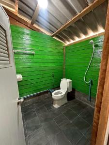 Phòng tắm tại The Sunset View Lanta