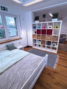 Postel nebo postele na pokoji v ubytování House with garden & private parking in Cologne