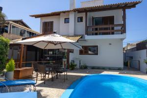 Swimmingpoolen hos eller tæt på Casa nos Ingleses com piscina e jacuzzi