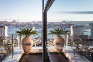 Balkón nebo terasa v ubytování The Bank Hotel Istanbul, a Member of Design Hotels