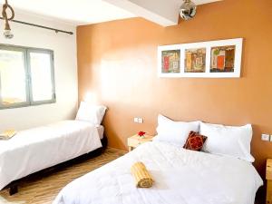 En eller flere senge i et værelse på Superbo Stay Sea & Mountain View Apartment & Studio with Shared Terrace - Near Taghazout - Moroccan Style Home