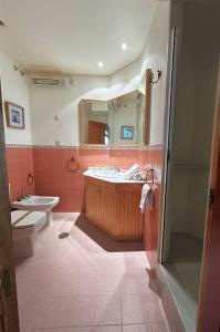 Et badeværelse på Plaza Andalucía Edificio Enebro 4-6 pax + 24 billeder