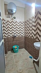 Et badeværelse på Shri Mahakaleshwar Homestay