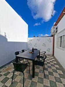 a table and chairs on a patio with a blue sky at Los Dias de Viaje in Tandil