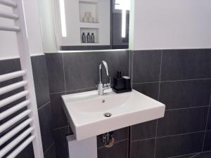 Phòng tắm tại Schöne zentrale Ferienwohnung mit Parkplatz