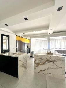 Et opholdsområde på Appartement de standing avec piscine et accès plage - Le Gosier