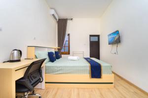 a bedroom with a bed and a desk and a computer at Semenrante Living By ARBA in Solo