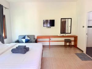 Ένα ή περισσότερα κρεβάτια σε δωμάτιο στο BuaSawan Villa Koh Lanta