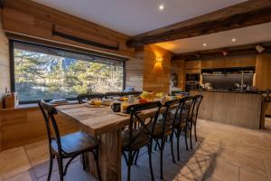Η κουζίνα ή μικρή κουζίνα στο Chalet - Les Fermes de Céline - Barcelonnette +51 φωτογραφίες