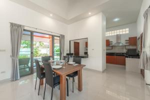 Køkken eller tekøkken på Orchid Pool Villa 8 Rawai