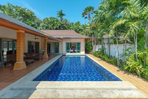 Swimmingpoolen hos eller tæt på Orchid Pool Villa 8 Rawai