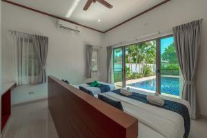 Swimmingpoolen hos eller tæt på Orchid Pool Villa 8 Rawai