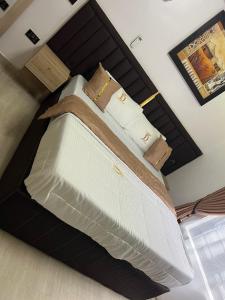 En eller flere senge i et værelse på De Generals Hotel