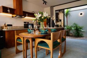 Η κουζίνα ή μικρή κουζίνα στο The Home Villas