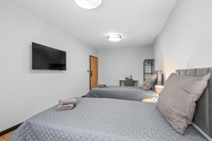 En eller flere senge i et værelse på Centrum Prestige Apartments